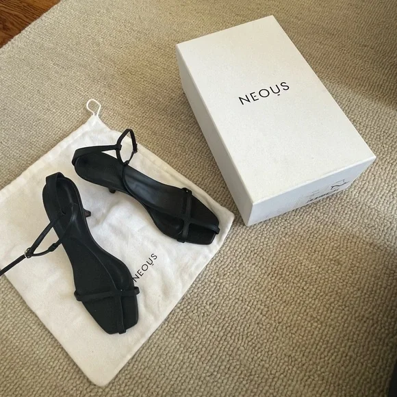 Neous Jumel Navy Strappy Square-Toe Heeled Sandals Sz 39 - Picture 11 of 11